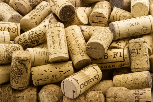 Rolhas de garrafas com vinho — Fotografia de Stock