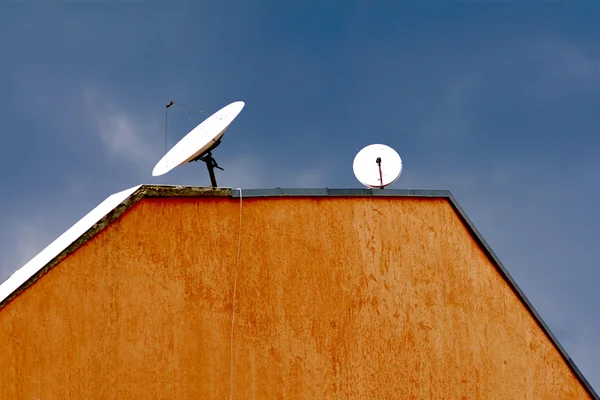 Antenner för satellit-TV — Stockfoto