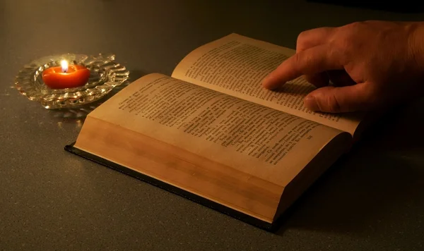 stock image The book and candle