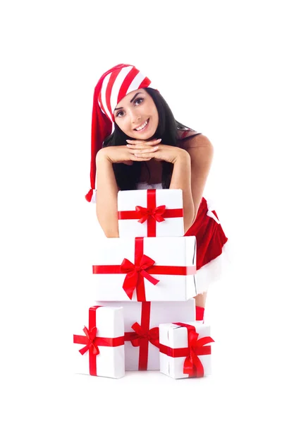सांता लड़की उपहार के ढेर पर अपने हाथों पर बैठी है। छुट्टियों क्रिसमस — स्टॉक फ़ोटो, इमेज