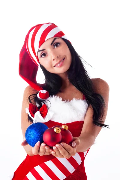 Santa niña sosteniendo una bola de Navidad, juguetes de Navidad. — Foto de Stock