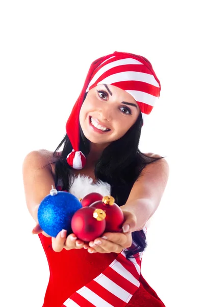 Santa menina segurando uma bola de Natal, brinquedos.Férias de Natal e — Fotografia de Stock