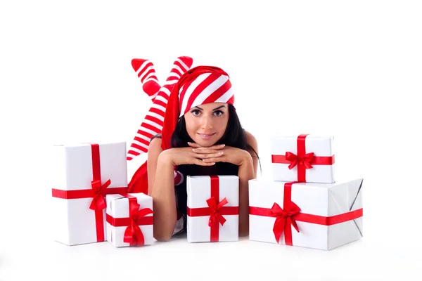 Santa chica está con un montón de regalos. Vacaciones Navidad y Año Nuevo . — Foto de Stock