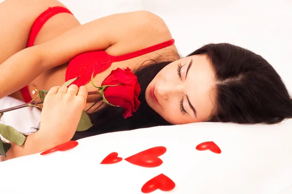 Love Beautiful Young Girl Lying Bed Strewn Hearts Roses Feast — Stock Photo, Image