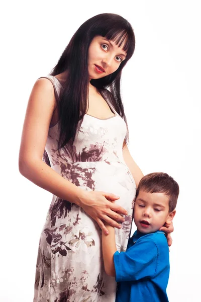 Een Prachtige Kleine Jongen Tegen Haar Maag Zwangere Jonge Moeder — Stockfoto