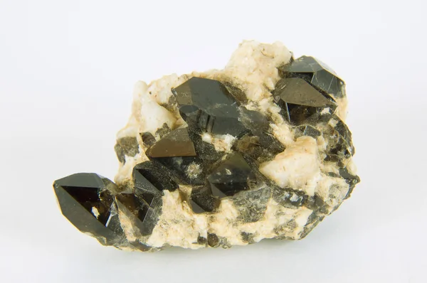 Quarzkristalle sind schwarz — Stockfoto
