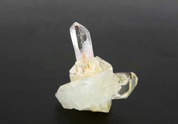 Large quartz crystal — Stock Photo, Image