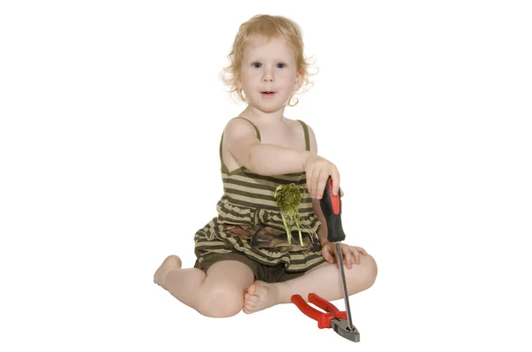 Meisje met een schroevendraaier en tangen — Stockfoto