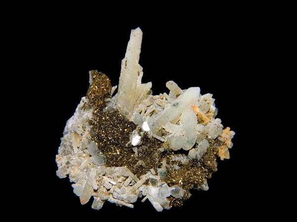 Kristalle von Pirit und Quarz — Stockfoto