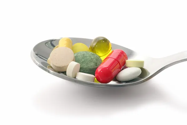 Gyógyszerek a kanál — Stock Fotó