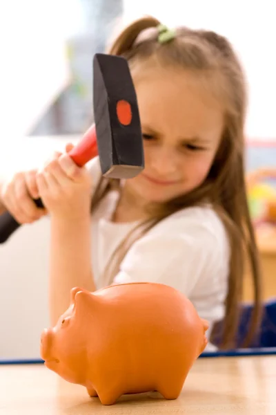 Breaking the piggy-bank — Stock Photo, Image