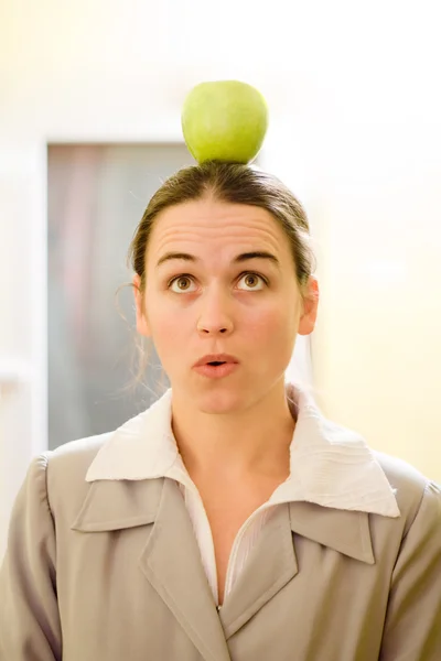 Apple on head — Stock Photo, Image