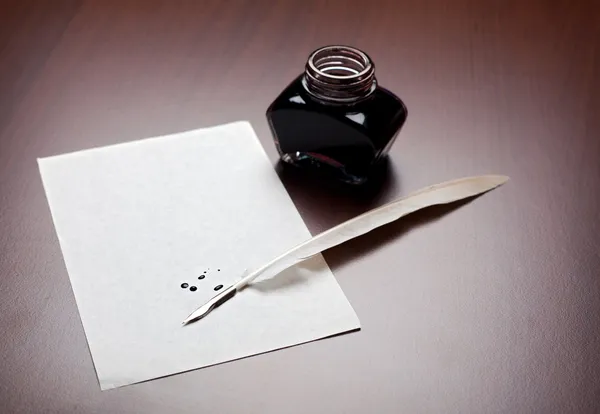 Quill, ink and paper — Stock Photo, Image