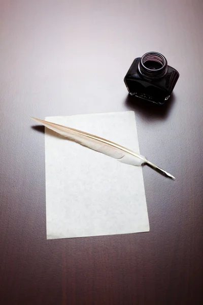 Quill, mürekkep ve kağıt — Stok fotoğraf