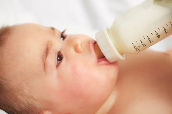 Baby utfodring — Stockfoto