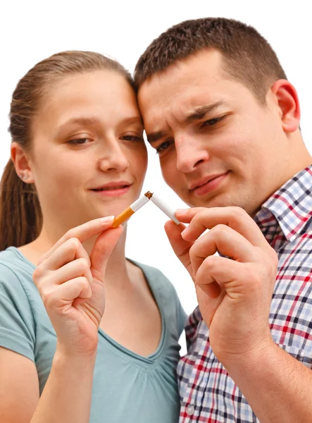 Couple breaking apart cigarette — Stock Photo, Image