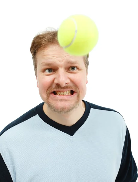 Příchozí tenisový míček — Stock fotografie