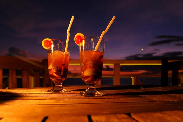 Cocktail bei Sonnenuntergang Stockbild