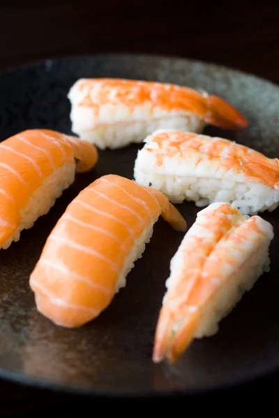 三文鱼和虾寿司 — 图库照片