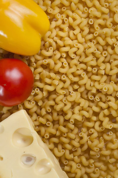 Makarony, pieprz, pomidory i ser — Zdjęcie stockowe