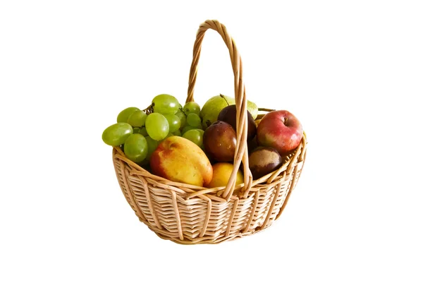 Fruta em uma cesta — Fotografia de Stock
