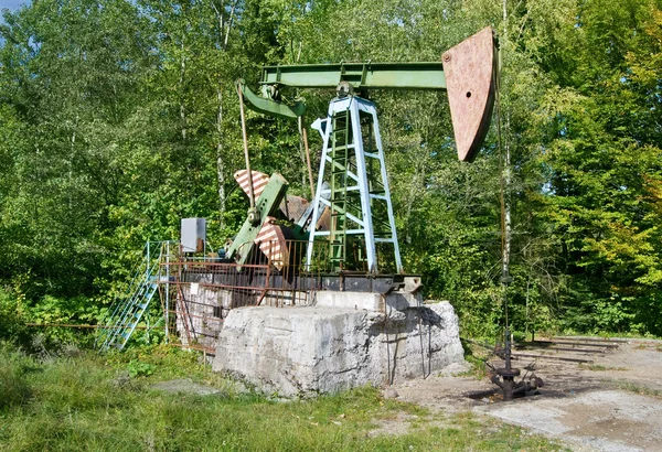Oil Pump Background Forest — Stock Photo, Image