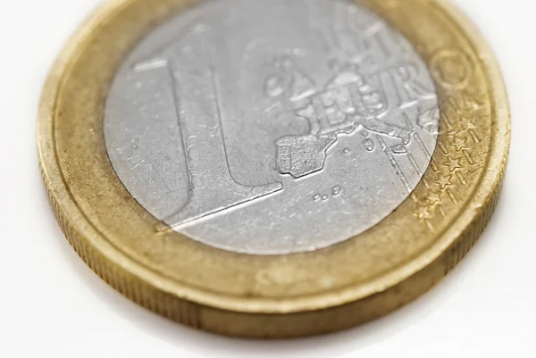 在白色背景上的一欧元硬币 — 图库照片