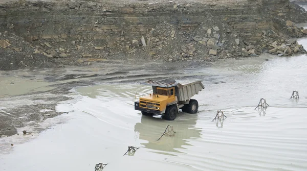トラックは、採石場です。 — ストック写真