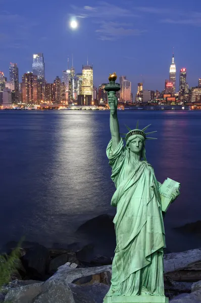 New york Panorama zachytit v noci přes hudson — Stock fotografie