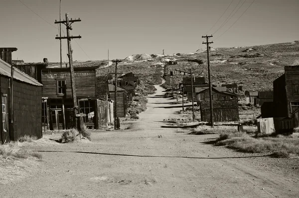 Foto de un pueblo fantasma blanco y negro — Foto de Stock