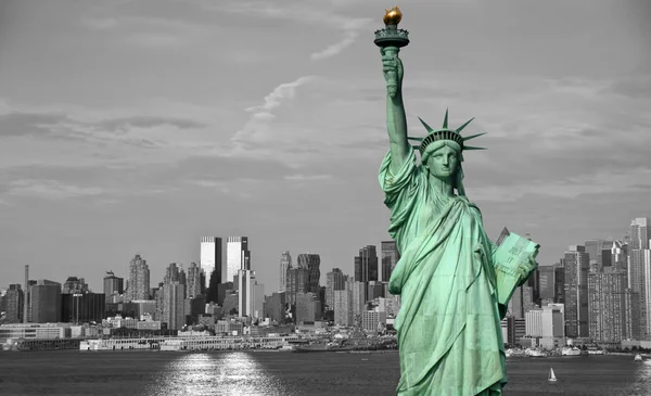 New york city skyline standbeeld vrijheid toerisme concept — Stockfoto