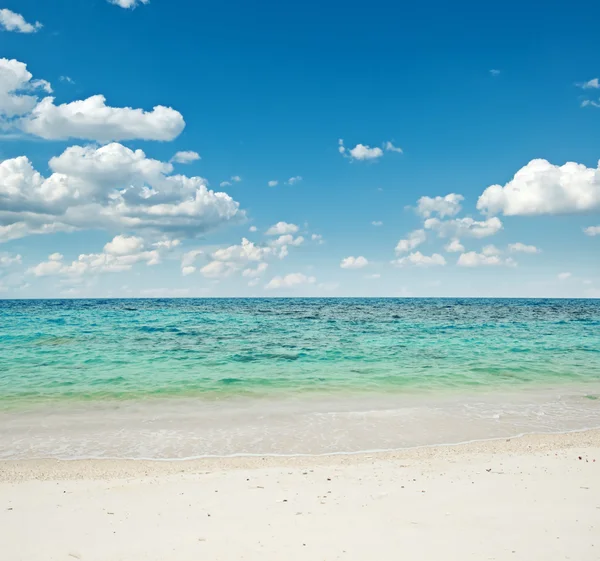 Biały piasek plaża — Zdjęcie stockowe