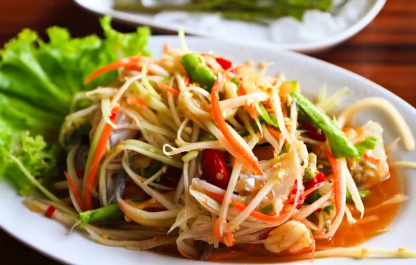 Тайский салат папайи — стоковое фото