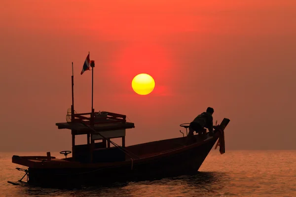 Boot mit Sonnenuntergang — Stockfoto
