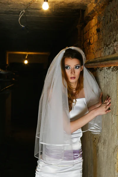 Frightened bride in dungeon — Stock Photo, Image