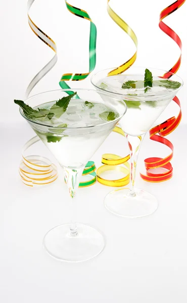 Cocktail com folha de hortelã — Fotografia de Stock