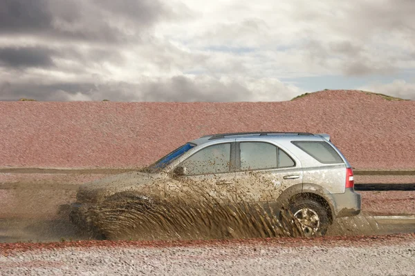 Off road car forces water — Stock Photo, Image