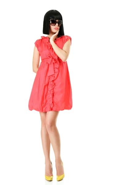 Сексуальна модель моди в рожевій міні-сукні — стокове фото