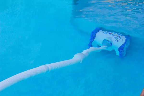 Otomatik havuz Temizleme Cihazı — Stok fotoğraf