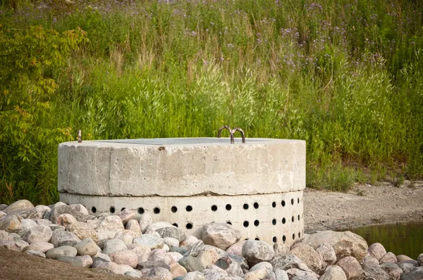 雨水管理システム - 有孔コンクリート管 — ストック写真