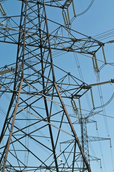 Elektriciteitstransmissietorens (elektrische pylonen)) — Stockfoto