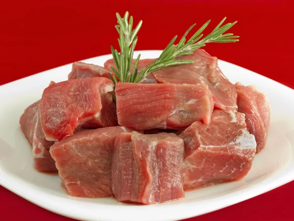 Gulasz z mięsa cholewka surowy — Zdjęcie stockowe