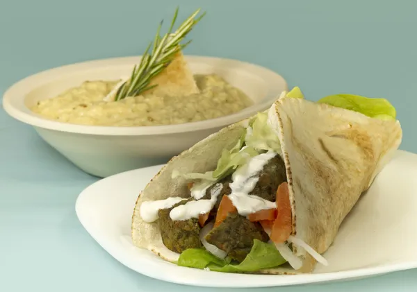 Falafel Wrap & Hummus — Stock Photo, Image