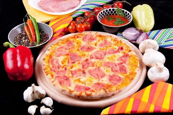 Pizza Prosciutto — Stock Photo, Image