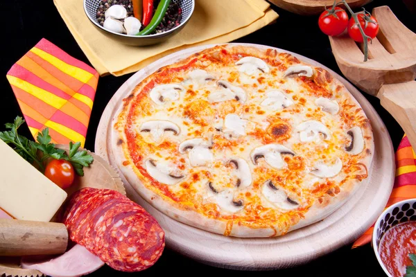 Pizza Funghi — Stockfoto