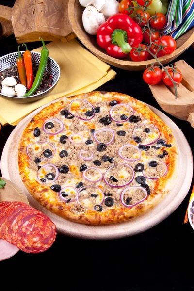 Pizza tonijn — Stockfoto