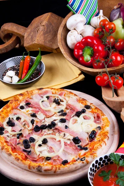 Pizza Quattro Stagioni — Stockfoto