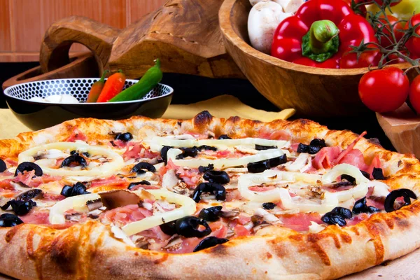 Pizza Quattro Stagioni — Stock Photo, Image