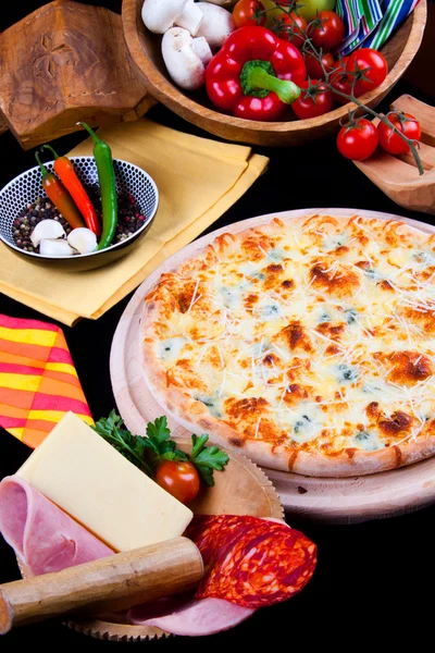 Pizza Quattro Formagi — Stock Photo, Image