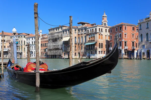 Traditional venetian gondola — Stock Photo, Image
